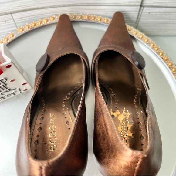 BCBGIRLS Mettalic Gold Brown Pointed Toe With Wood Piece Stilleto Size 6 - Picture 9 of 13